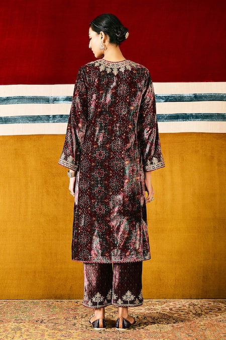 Shop Sue Mue Maroon Silk, Velvet Sequins, Beads, Embroidery V-neck Geometric Print Kurta Set at Aza Fashions Shop_Sue Mue_Maroon Silk, Velvet Sequins, Beads, Embroidery V-neck Geometric Print Kurta Set _at_Aza_Fashions