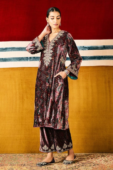 Shop Sue Mue Maroon Silk, Velvet Sequins, Beads, Embroidery V-neck Geometric Print Kurta Set Online at Aza Fashions Shop_Sue Mue_Maroon Silk, Velvet Sequins, Beads, Embroidery V-neck Geometric Print Kurta Set _Online_at_Aza_Fashions