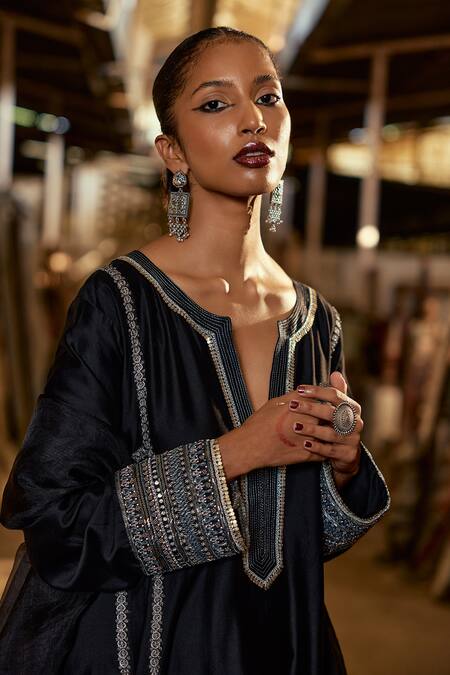 Shop_Karishma Khanduja Bareilly_Black Chanderi Sequins, Beads, Embroidery Split V-neck Placement Anarkali Set _Online_at_Aza_Fashions