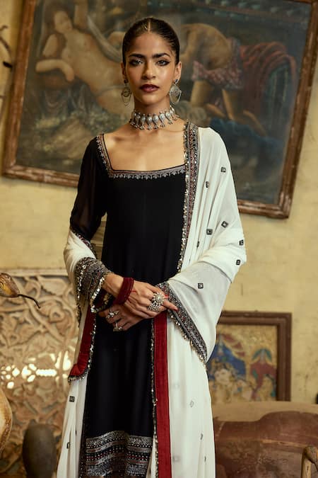 Shop_Karishma Khanduja Bareilly_Black Georgette, Silk Cut Work, Zari, Embroidery Square Geometric Kurta Set _Online_at_Aza_Fashions