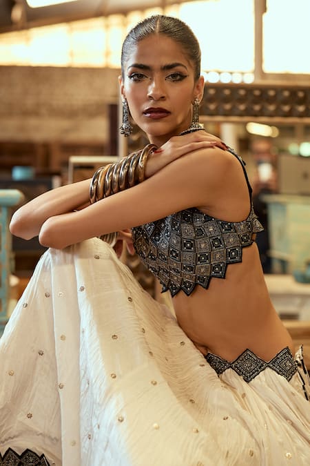 Buy Karishma Khanduja Bareilly Black , Organza Cut Work, Beads, Embroidery Floral Butti Lehenga Set Online at Aza Fashions Buy_Karishma Khanduja Bareilly_Black , Organza Cut Work, Beads, Embroidery Floral Butti Lehenga Set _Online_at_Aza_Fashions