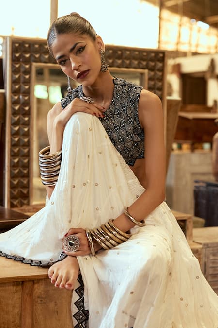 Karishma Khanduja Bareilly Black , Organza Cut Work, Beads, Embroidery Floral Butti Lehenga Set at Aza Fashions Karishma Khanduja Bareilly_Black , Organza Cut Work, Beads, Embroidery Floral Butti Lehenga Set _at_Aza_Fashions