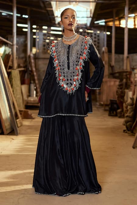 Karishma Khanduja Bareilly Geometric Embroidered Kurta Set 