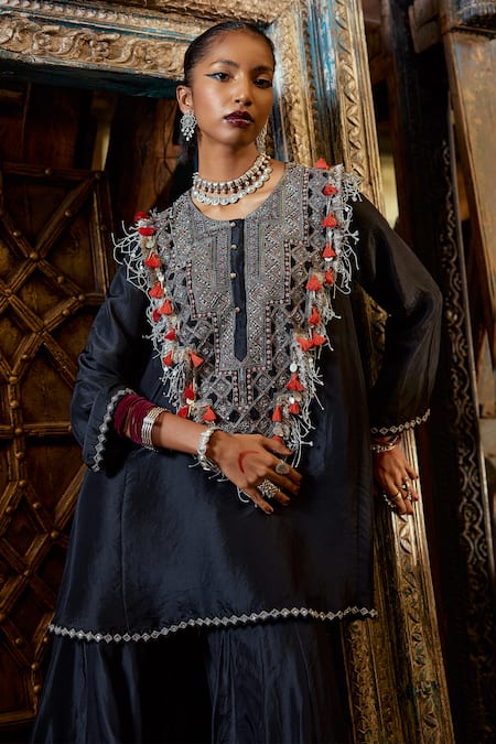 Karishma Khanduja Bareilly_Black Silk Tassels, Zari Round Neck Geometric Embroidered Kurta Set _Online_at_Aza_Fashions