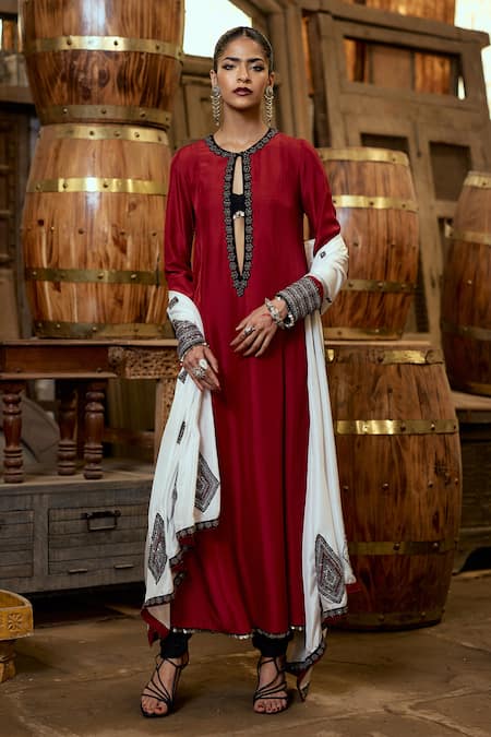 Buy_Karishma Khanduja Bareilly_Maroon Silk Beads, Embroidery Round Neck Floral Kurta Set _Online_at_Aza_Fashions