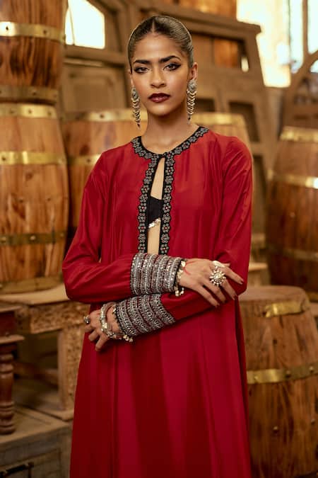 Karishma Khanduja Bareilly_Maroon Silk Beads, Embroidery Round Neck Floral Kurta Set _at_Aza_Fashions