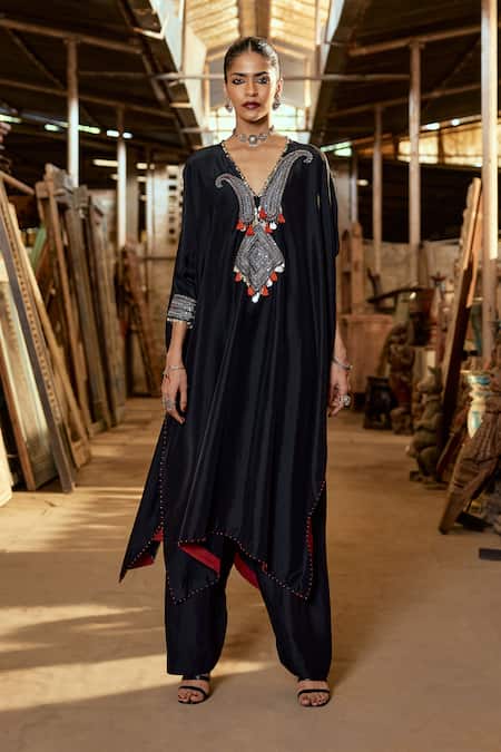 Karishma Khanduja Bareilly_Black Silk Tassels, Embroidery V-neck Geometric Kaftan And Salwar Set _Online_at_Aza_Fashions
