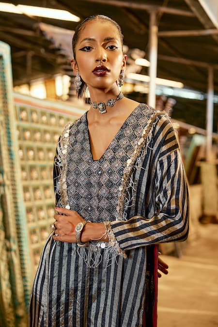 Karishma Khanduja Bareilly_Silver Silk Lace, Beads V-neck Geometric Sequin Stripe Kaftan Set _at_Aza_Fashions