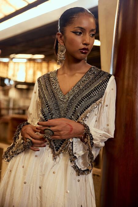 Buy_Karishma Khanduja Bareilly_White Silk Sequins, Cut Work V-neck Tribal Embroidered Yoke Kurta And Gharara 