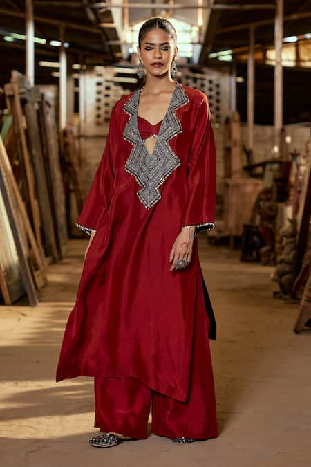 Karishma Khanduja Bareilly_Maroon Silk Sequins, Beads Plunge Neck Geometric Embroidered Kaftan With Pant _Online_at_Aza_Fashions