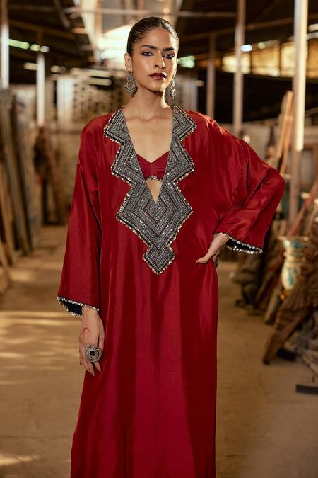 Karishma Khanduja Bareilly_Maroon Silk Sequins, Beads Plunge Neck Geometric Embroidered Kaftan With Pant _at_Aza_Fashions