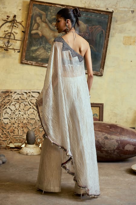 Karishma Khanduja Bareilly Geometric Embroidered Cape With Pant 