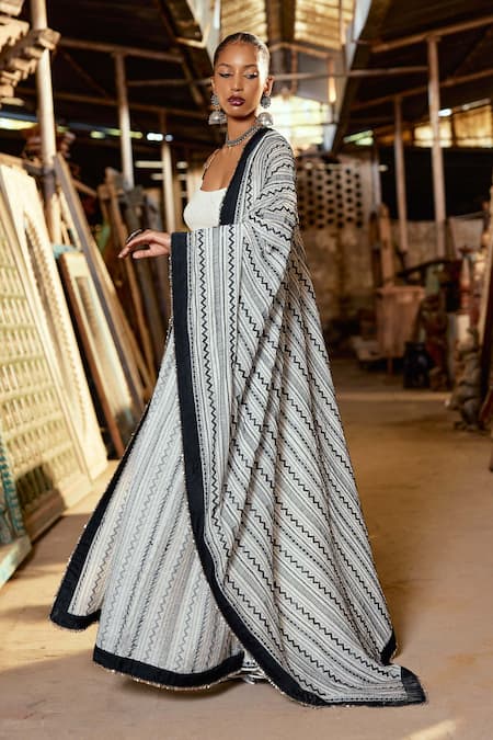 Karishma Khanduja Bareilly Mukaish Embroidered Cream Lehenga Set 