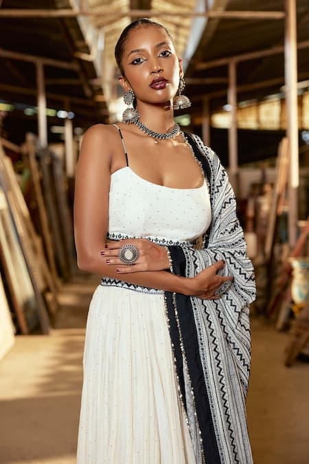 Shop_Karishma Khanduja Bareilly_Cream Chanderi Cut Work, Sequins Scoop Neck Mukaish Embroidered Lehenga Set _Online_at_Aza_Fashions