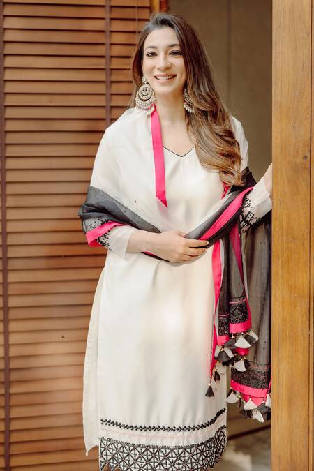 Buy Tamaraa By Tahani Ivory Taffeta, Silk, Chiffon Pearls, Sequins, Beads, Embroidery, Hand Kurta Set Buy_Tamaraa By Tahani_Ivory Taffeta, Silk, Chiffon Pearls, Sequins, Beads, Embroidery, Hand Kurta Set