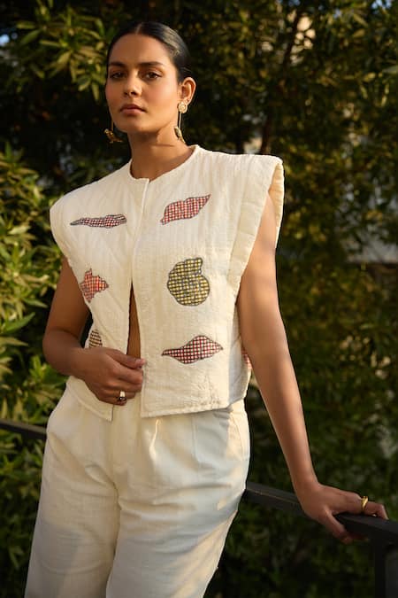 Buy_Shop Nirvanaa_White Cotton Round Neck Quilted Applique Gilet _Online_at_Aza_Fashions