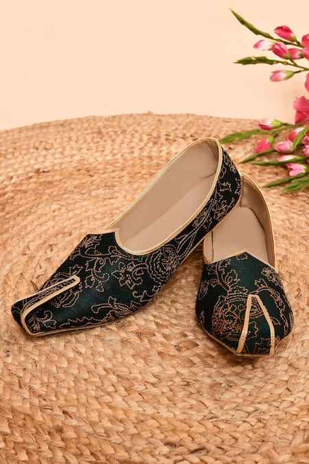 Aryavir Malhotra Embroidered Floral Juttis 