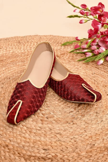 Aryavir Malhotra Checkered Embroidered Juttis 