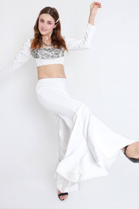 Buy_Shagufta_White Crepe Cut Work, Zari Square Neck Mushroom Embroidered Crop Top And Pant Set _Online_at_Aza_Fashions