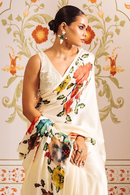 Studio 113 White Satin, Silk Pixelated Floral Print Saree With Blouse Online at Aza Fashions Studio 113_White Satin, Silk Pixelated Floral Print Saree With Blouse _Online_at_Aza_Fashions