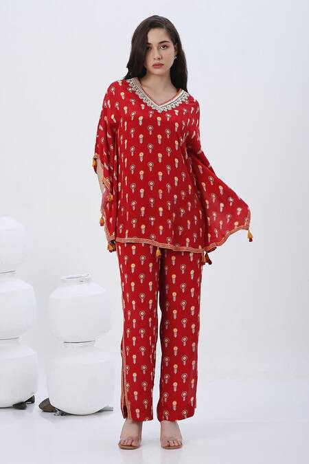 Neha Mehra_Red Crepe Tassels V-neck Floral Embroidered Kaftan And Pant Set _Online_at_Aza_Fashions