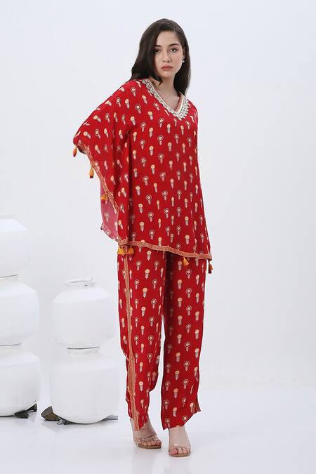 Neha Mehra_Red Crepe Tassels V-neck Floral Embroidered Kaftan And Pant Set _at_Aza_Fashions