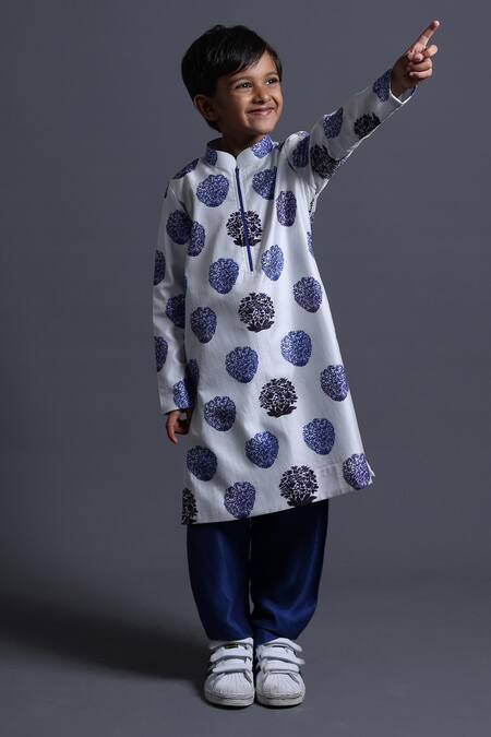 Thetaa_White Viscose, Silk Floral Butti Print Kurta Set _at_Aza_Fashions