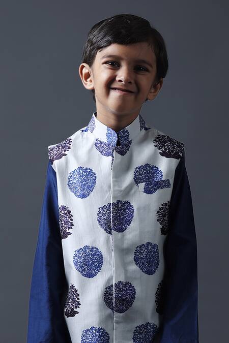 Thetaa_White Cotton, Viscose, Silk Embroidery Floral Butti Printed Kurta Set _Online_at_Aza_Fashions