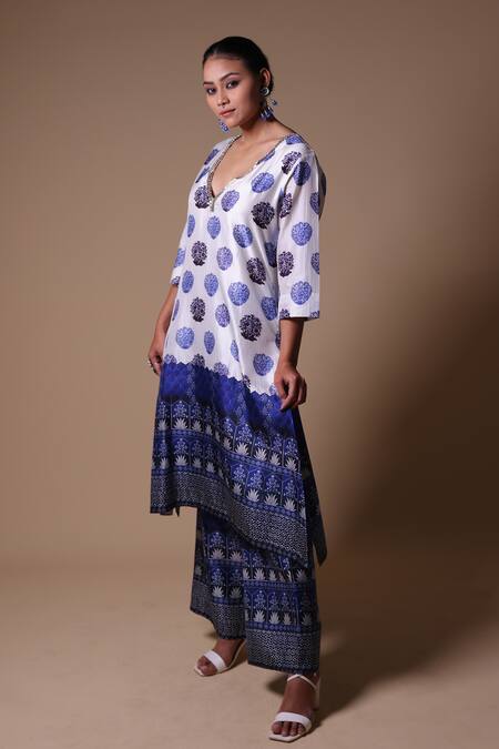 Thetaa_White Satin, Silk Stones Plunge Neck Asymmetric Floral Butta Printed Kurta Set _at_Aza_Fashions