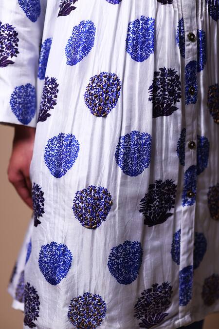 Thetaa White Viscose, Silk, Cotton Embroidery Floral Butti Print Kurta And Pant Set Online at Aza Fashions Thetaa_White Viscose, Silk, Cotton Embroidery Floral Butti Print Kurta And Pant Set _Online_at_Aza_Fashions