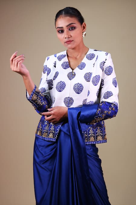 Buy_Thetaa_White Silk, Satin Embroidery Floral Butti Pre-draped Saree Set _Online_at_Aza_Fashions