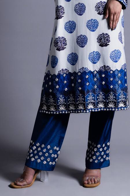 Buy_Thetaa_White Viscose, Silk Organza Embroidery Split V-neck Floral Butti Print Kurta Set _Online_at_Aza_Fashions