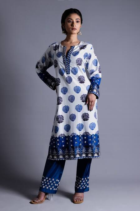 Shop_Thetaa_White Viscose, Silk Organza Embroidery Split V-neck Floral Butti Print Kurta Set _Online_at_Aza_Fashions