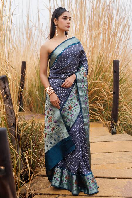 Buy_Geroo Jaipur_Gray Silk Embroidery Round Neck Bandhani Woven Pure Saree_Online_at_Aza_Fashions