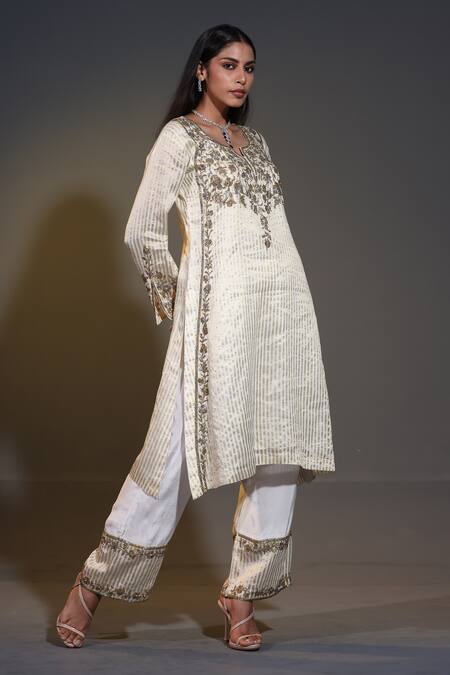 Shweta Dabas_Ivory Crepe, Tissue, Organza Zari, Cut Work Split Striped And Zardozi Kurta Set _Online_at_Aza_Fashions
