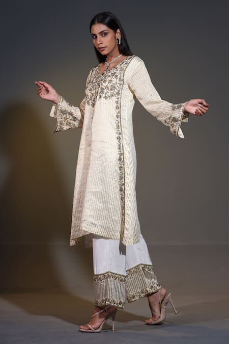 Buy_Shweta Dabas_Ivory Crepe, Tissue, Organza Zari, Cut Work Split Striped And Zardozi Kurta Set _Online_at_Aza_Fashions