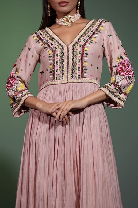 Shweta Dabas_Peach Cotton Embroidery V-neck Ditsy Bloom Anarkali Set _at_Aza_Fashions