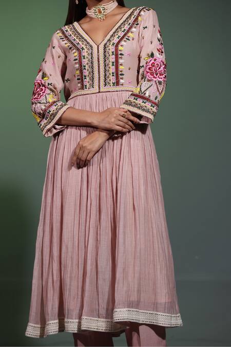 Buy_Shweta Dabas_Peach Cotton Embroidery V-neck Ditsy Bloom Anarkali Set 