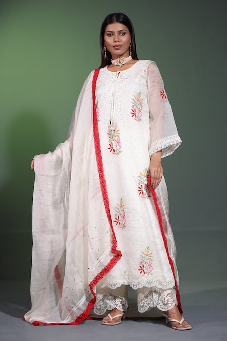 Shweta Dabas_White Crepe, Silk Organza Mirrors, Lace Phool And Mukaish Embroidered Kurta Set _Online_at_Aza_Fashions