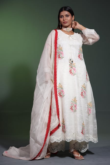 Buy_Shweta Dabas_White Crepe, Silk Organza Mirrors, Lace Phool And Mukaish Embroidered Kurta Set _Online_at_Aza_Fashions