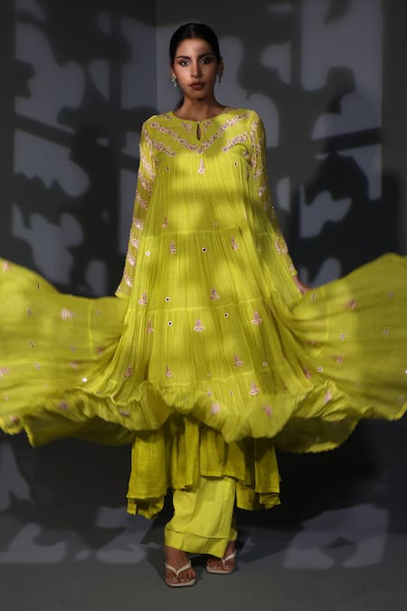 Shweta Dabas_Green Silk Organza, Cotton Mirrors, Embroidery Collared Floral Anarkali Set _Online_at_Aza_Fashions