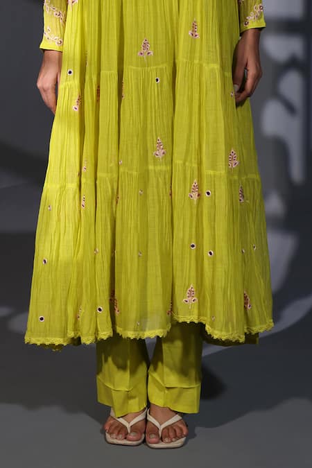 Buy_Shweta Dabas_Green Silk Organza, Cotton Mirrors, Embroidery Collared Floral Anarkali Set _Online_at_Aza_Fashions