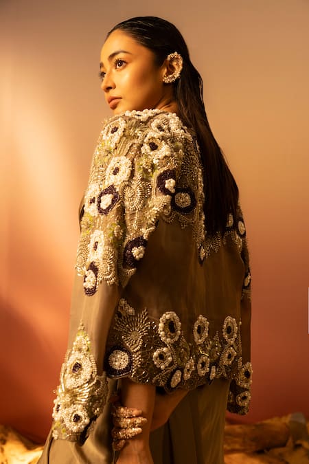 Ruceru Moss Green Pre-Draped Saree Set With Cape 