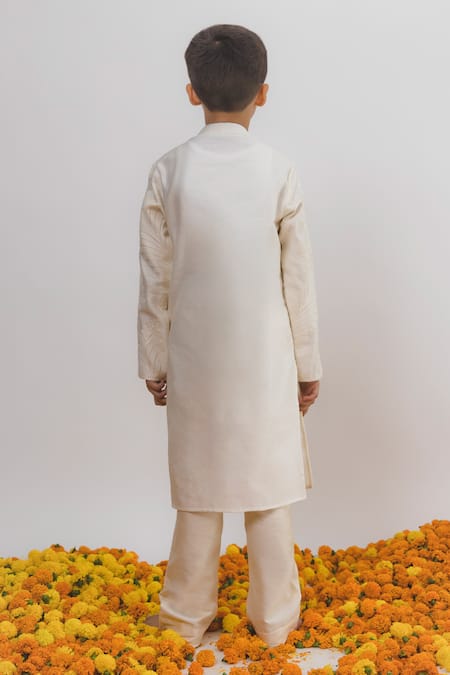 Shop_Chotibuti X AZA_Off White Chanderi, Tissue Embroidery Leaf Kurta Set _at_Aza_Fashions
