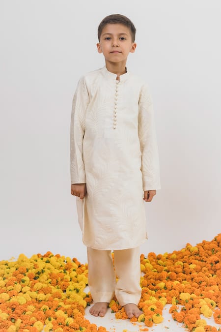 Buy_Chotibuti X AZA_Off White Chanderi, Tissue Embroidery Leaf Kurta Set _Online_at_Aza_Fashions
