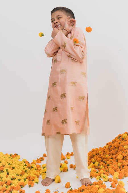 Shop_Chotibuti X AZA_Peach Chanderi Embroidery Bull Woven Kurta Set _Online_at_Aza_Fashions
