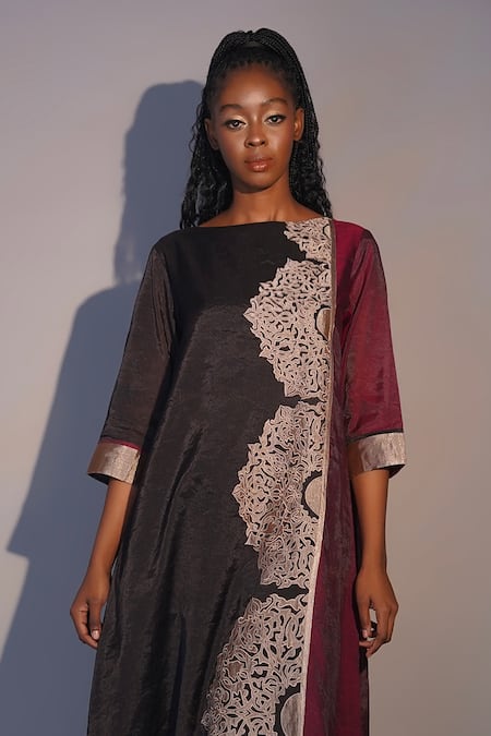 Taika By Poonam Bhagat_Black Chanderi Embroidery Boat Neck Mukut Panelled Tunic And Pant Set _Online_at_Aza_Fashions