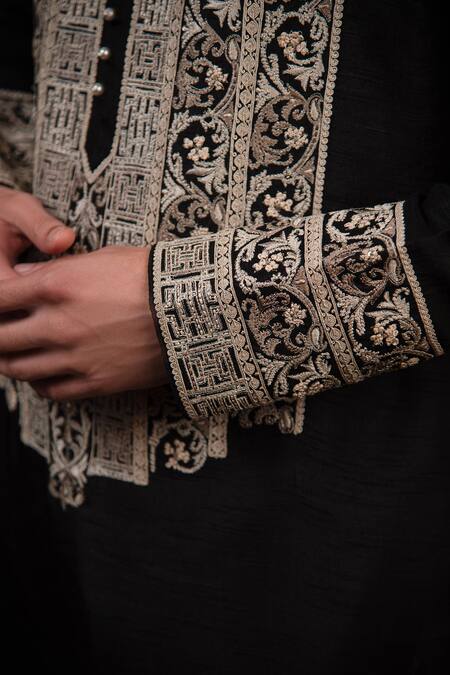 Buy_Char Chaand_Black Silk Embroidery Floral Thread Kurta _Online_at_Aza_Fashions