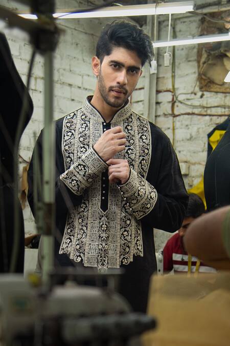 Buy_Char Chaand_Black Silk Embroidery Floral Thread Kurta 