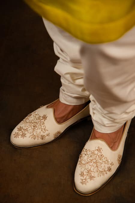 Char Chaand_Yellow Silk Embroidery Floral Kirandori Kurta_at_Aza_Fashions